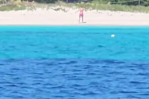Arcipelago della Maddalena, turisti violano la spiaggia rosa di Budelli (ANSA)