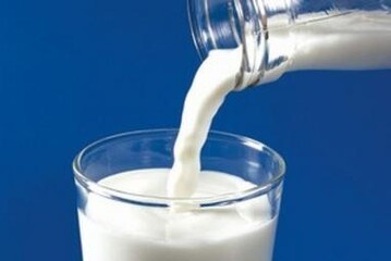 Una bottiglia di latte