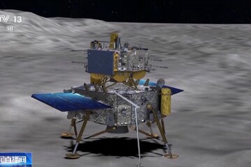 Il lander cinese della missione Chang'e 6 sul suolo lunare (fonte: CCTV 13 via X)
