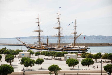 Nave Vespucci sbarca a Marsiglia, prima tappa del tour mondiale
