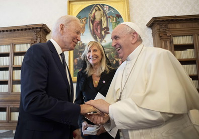 Il Papa nell'incontro con Biden (ANSA)