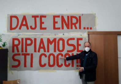 Enrico Letta visita il circolo del Partito democratico nel quartiere di Testaccio a Roma (ANSA)
