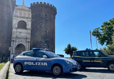 Una volante della Polizia a Napoli (ANSA)
