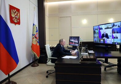 Putin durante un meeting in videoconferenza con i membri del governo (ANSA)