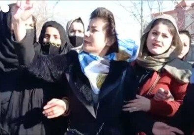 Le donne afghane protestano contro il divieto all'istruzione universitaria (ANSA)