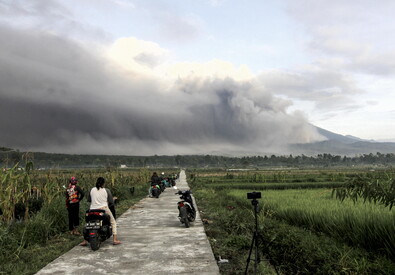 L'eruzione del vulcano Semeru a Giava, Indonesia (ANSA)