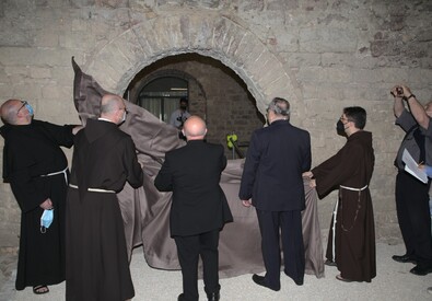 Apertura porta santa S. Francesco (ANSA)