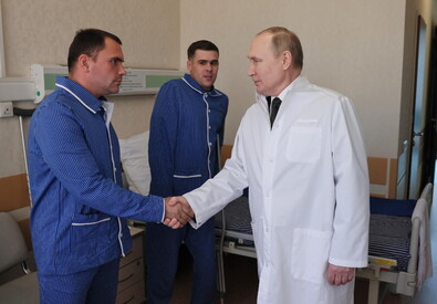 Putin visita per la prima volta i soldati feriti (ANSA)