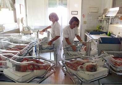 Una foto di archivio dell' 1 settembre 2000 di una nursery di un ospedale pedriatico (ANSA)