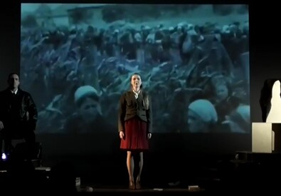 Un frame tratto dal video dello spettacolo 'Herr Doktor' pubblicato su www.laprovinciadicomo.it CREDIT: LA PROVINCIA DI COMO (ANSA)