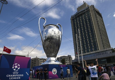 Il trofeo della Champions League a Istanbul (ANSA)