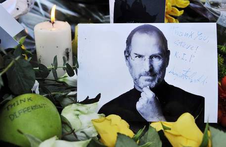 Parigi si spacca su strada intitolata a Steve Jobs © ANSA 