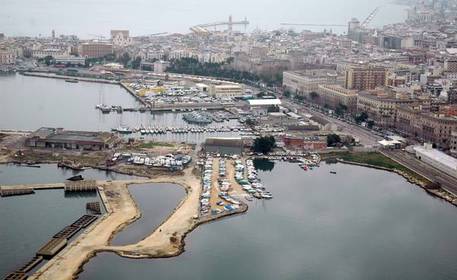 Bari, area portuale (foto di archivio) © ANSA 