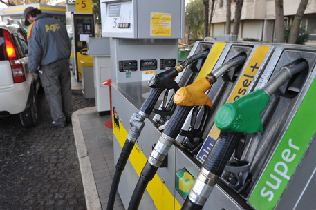Distributore benzina © ANSA 