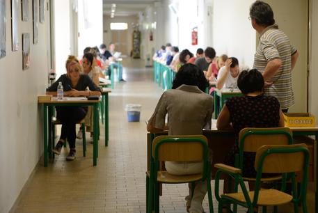 Studenti durante l'esame di maturità © ANSA