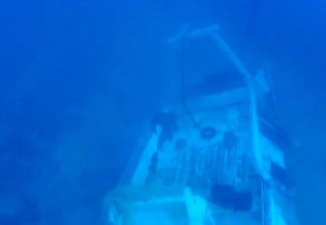 Lampedusa, le prime immagini del barcone affondato © ANSA