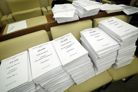 Foto d'archivio di faldoni di emendamenti © ANSA