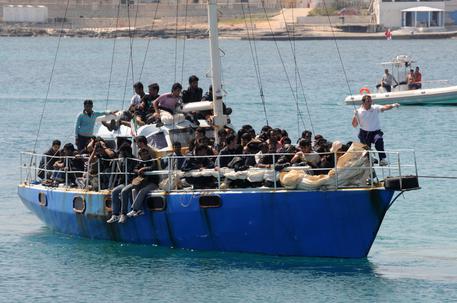 Migranti: Ue coordina ripartizione per Ocean Viking © ANSA
