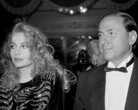Silvio Berlusconi con Veronica Lario nel 1986 © ANSA 