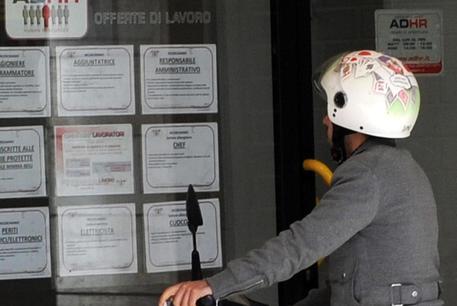 Lavoro: Istat, disoccupazione novembre sale al 12,7% © ANSA
