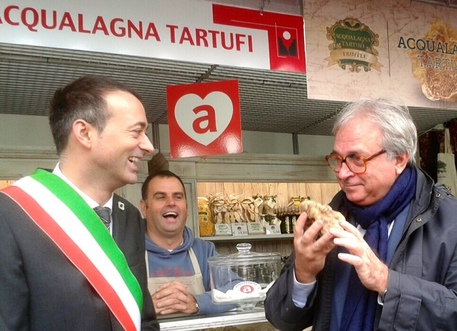 Il presidente della Regione Spacca a inaugurazione mostra tartufo Acqualagna © ANSA