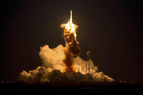 Razzo esplode al lancio, anomalia catastrofica per Nasa (foto: EPA)