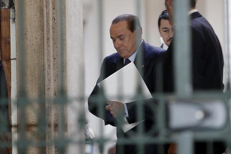 Silvio Berlusconi nel cortile di Palazzo Grazioli per l'ufficio di Presidenza di Forza Italia, Roma,  25 novembre 2014. ANSA/GIUSEPPE LAMI © ANSA
