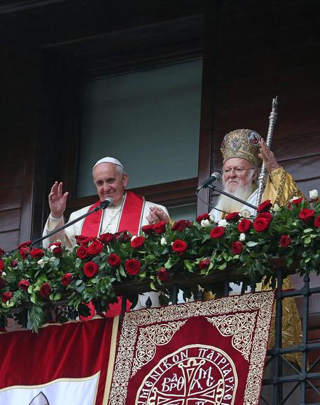 Papa Francesco e il patriarca ecumenico Bartolomeo ANSA/ALESSANDRO DI MEO © ANSA