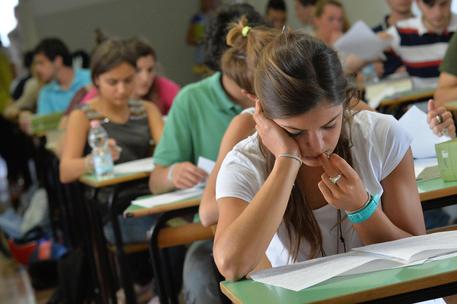 Studenti impegnati in una prova dell'esame di maturita' © ANSA