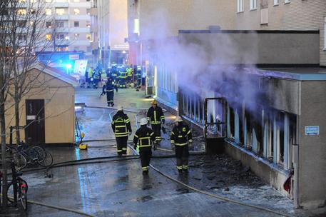 Ordigno incendiario gettato in moschea in Svezia © ANSA 