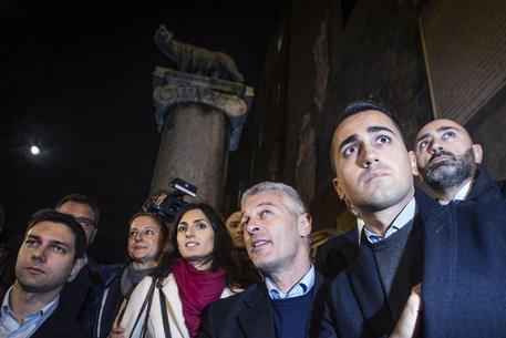 Mafia Roma: delegazione M5s entra in Comune al grido,onest! © ANSA