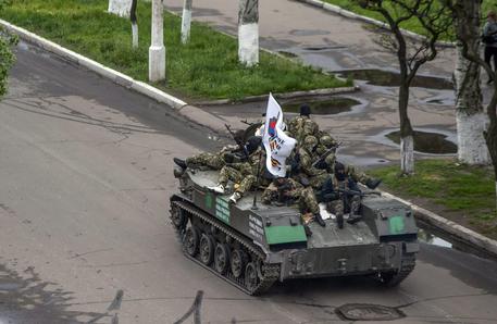Ucraina allerta esercito, 'Perse regioni Donetsk-Lugansk' © EPA