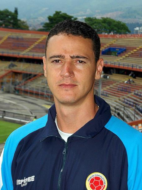 L'arbitro colombiano Wilmar Roldan (foto: ANSA)