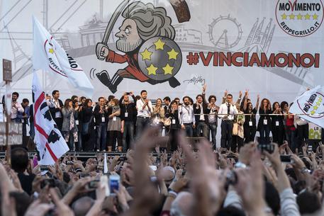 Beppe Grillo chiude campagna a piazza San Giovanni. Foto Carconi © ANSA
