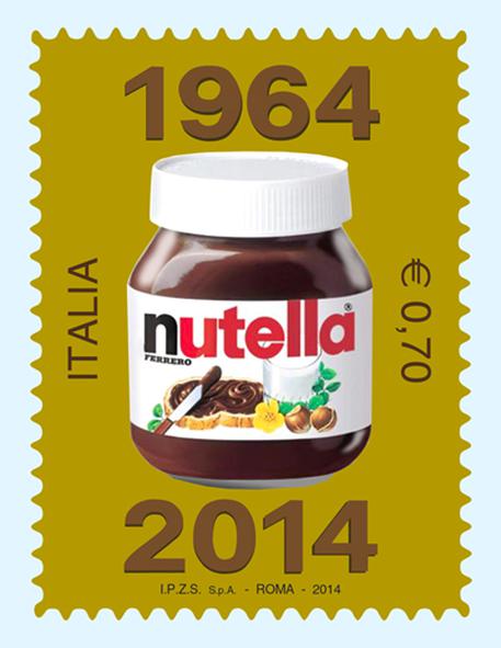Un fondo dorato sul quale compaiono solo il tipico barattolo di vetro e due date: 1964-2014. Si presenta cosi' il francobollo da 70 centesimi che sara' emesso il 14 maggio per celebrare i cinquant'anni della Nutella © ANSA