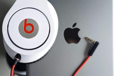 Apple to buy Beats Electronics © EPA