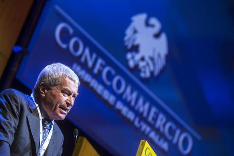 Il presidente Carlo Sangalli, durante l'assemblea generale di Confcommercio-Imprese per l'Italia all'auditorium Conciliazione a Roma il 5 giugno 2014 © ANSA 