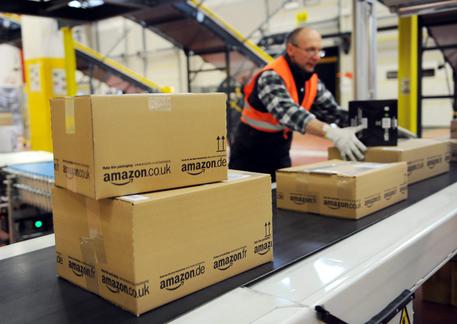 Amazon's sales grow, but so do its losses © EPA