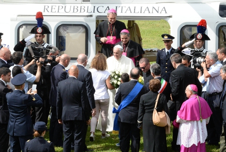 Papa arrivato a Caserta, elicottero atterrato © ANSA