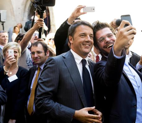 Per italiani 1 milione selfie al giorno © ANSA