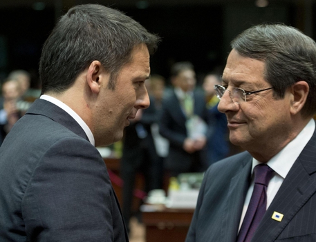 Matteo Renzi e Mario Draghi in una foto di archivio (foto: ANSA)