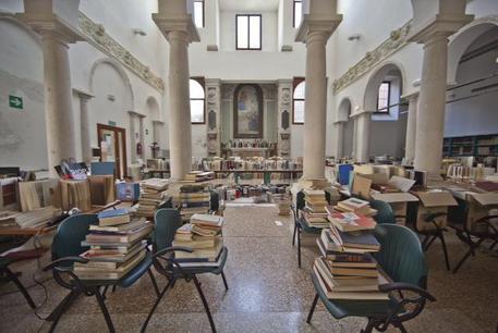 A Venezia allagata Accademia Belle Arti, danni a libri © ANSA