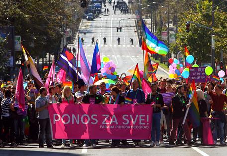 Il gay pride di Belgrado © EPA