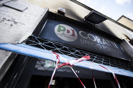 Mafia Roma: attentato incendiario in ufficio 'Pd-Coratti'. Foto ANSA/  MASSIMO PERCOSSI © ANSA
