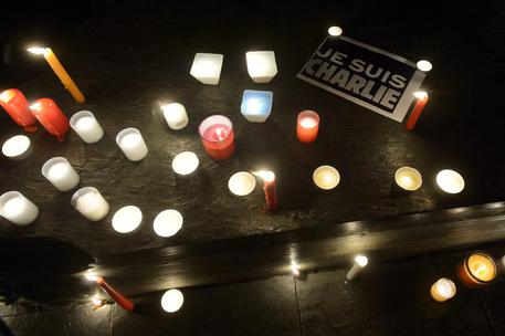 Fiaccolata per le vittime dell'attacco al Charlie Hebdo © EPA