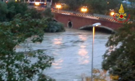 Maltempo: esonda fiume Calore, emergenza a Benevento © ANSA