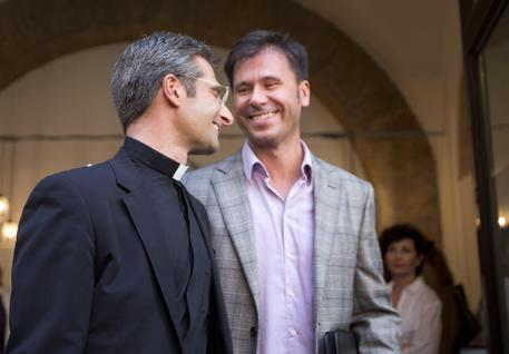 Monsignor Krysztof Charamsa con il suo partner Eduard © AP