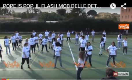 Un frame tratto dal video del flash mob © Ansa