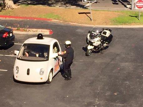 Prima multa ad una Google Car © ANSA
