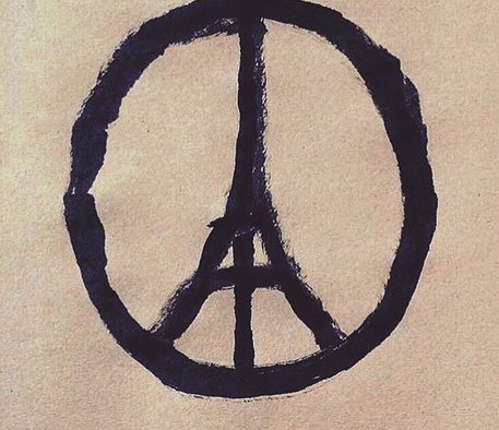L'immagine del simbolo della pace che ingloba la torre Eiffel di Parigi © Ansa